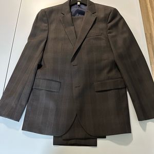 Hugo Boss Charcoal Suit 38R